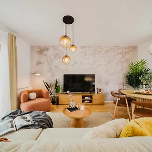 spacious-loft-in-zizkov-by-prague-days.praguehotelsweb.com/